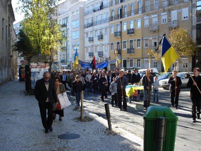 Мирна хода у Лісабоні до роковин Голодомору 32.33 років